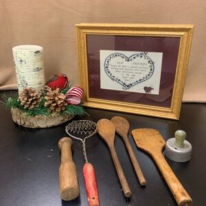 Rustic Kitchen Utensil Set with Framed Art